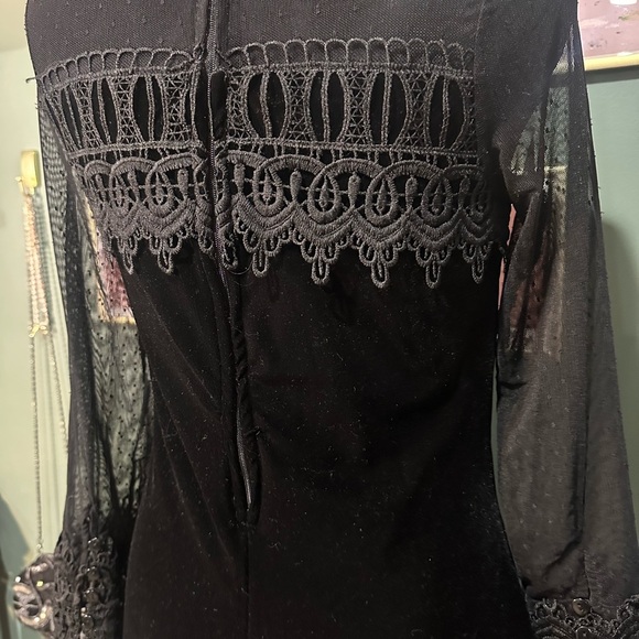 Rare Editions Black Vintage Velvet Dress with Lace Embellishments size XS 🦄 - Picture 5 of 8
